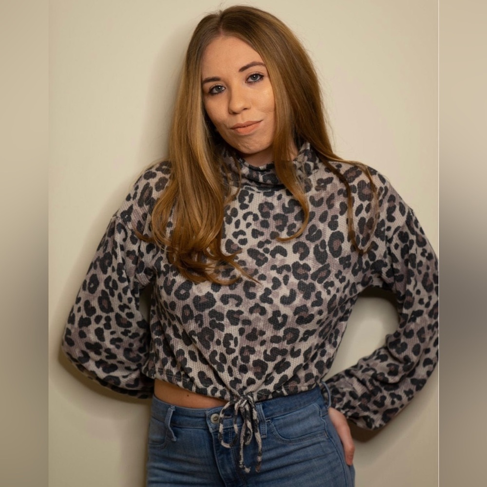 Le Lis Leopard Print Long Balloon Sleeve Turtleneck Crop Top in Gray/Black NWT